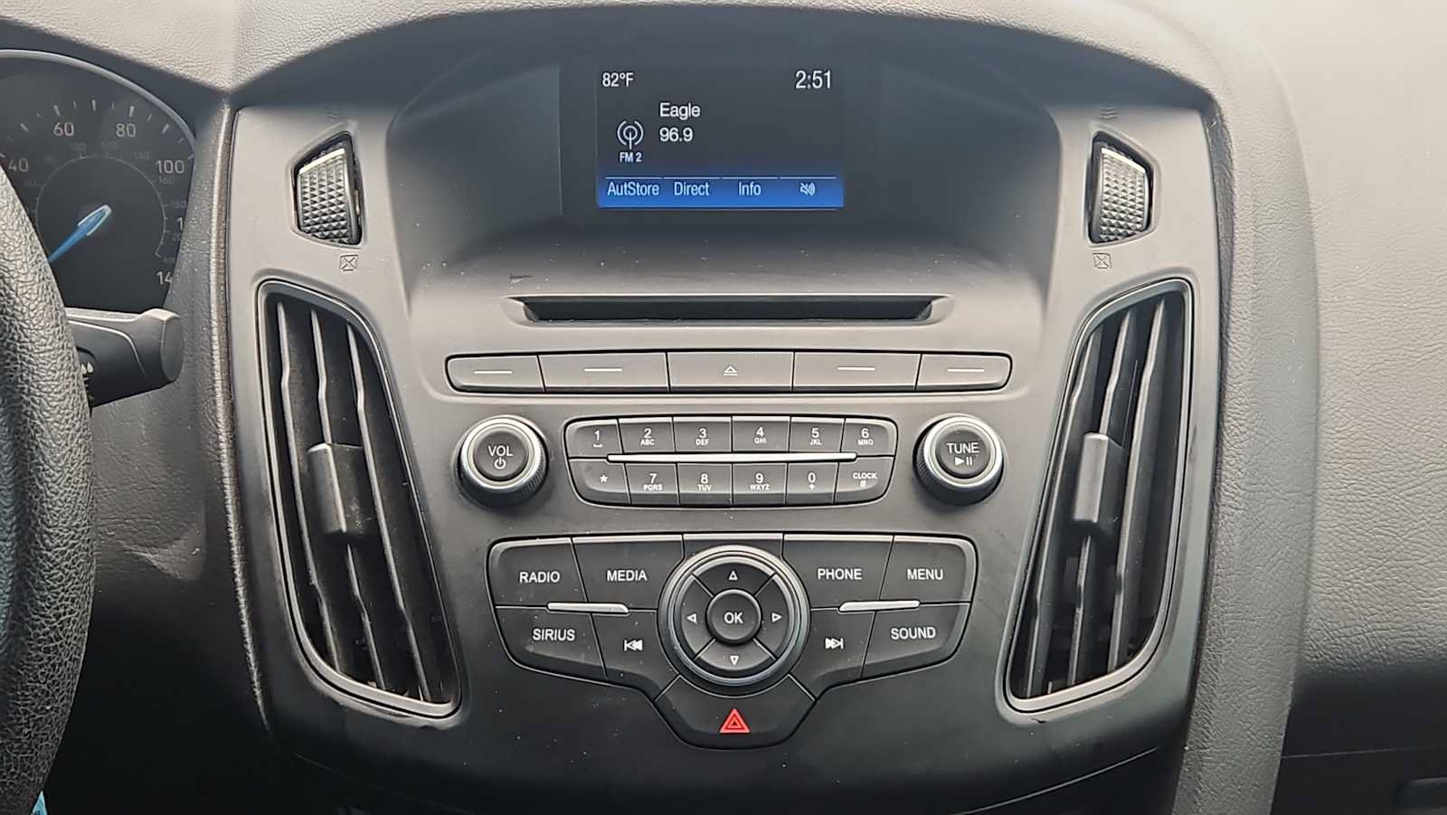 Used 2017 Ford Focus SE FWD image 12