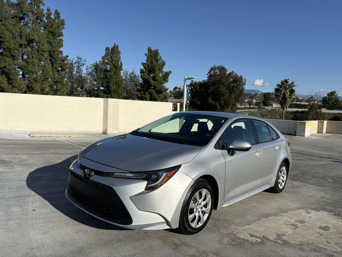 Used 2025 Toyota Corolla LE image 2
