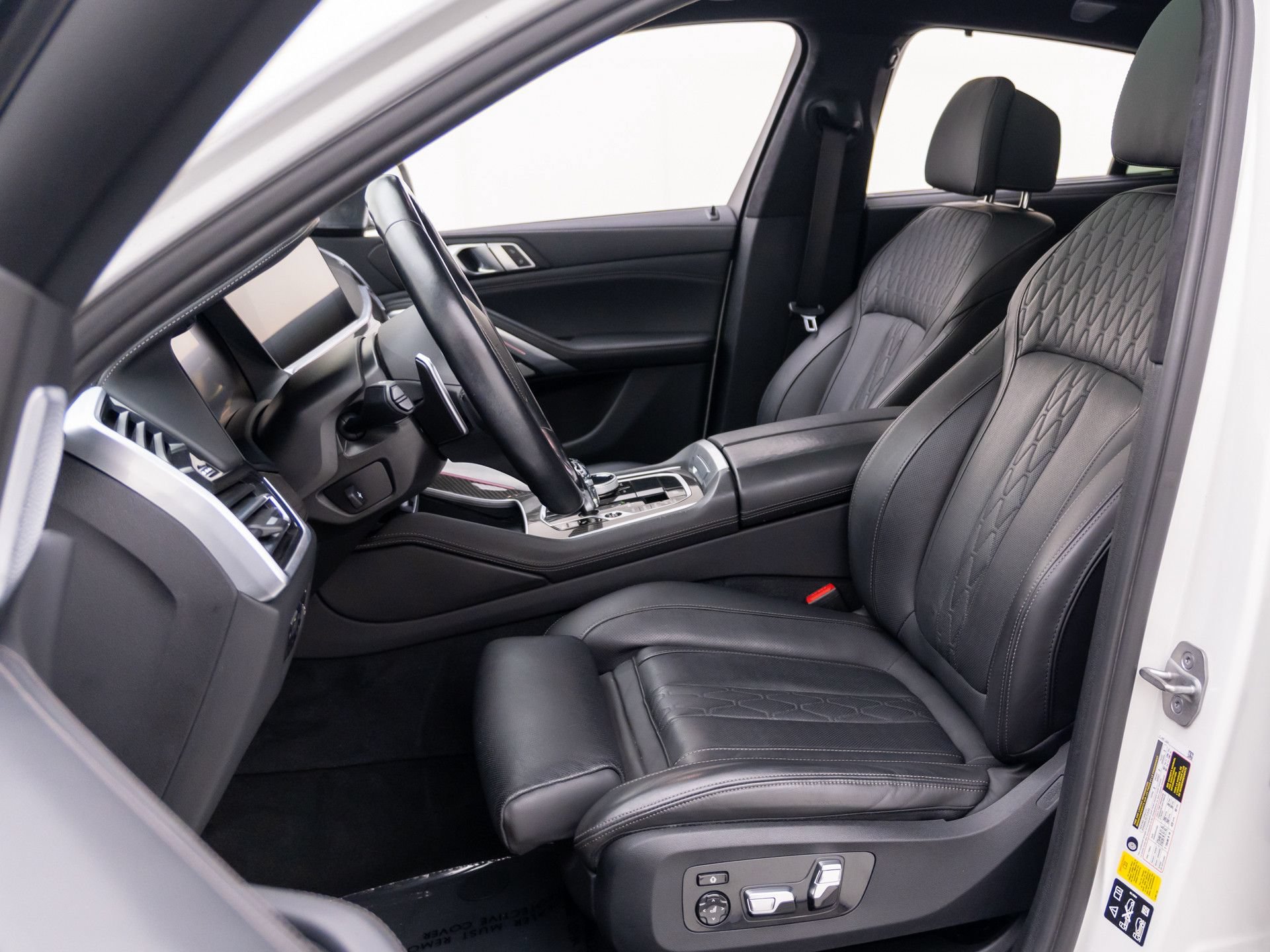 Used 2023 BMW X6 M50i w/ Executive Package AWD/4WD image 17