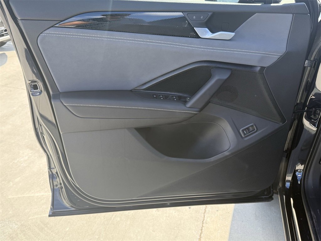 New 2026 Volkswagen Tiguan SE R-Line image 10