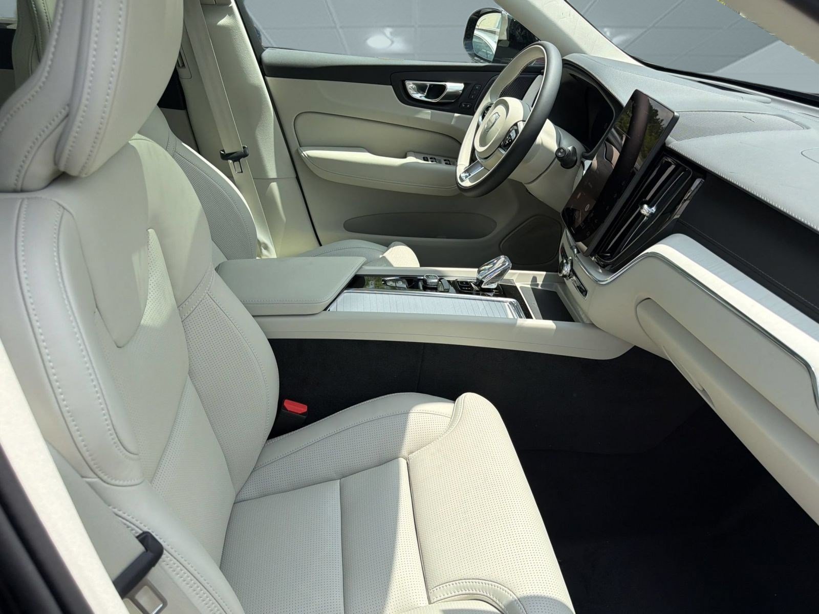 New 2026 Volvo XC60 B5 Ultra w/ Climate Package AWD/4WD image 24