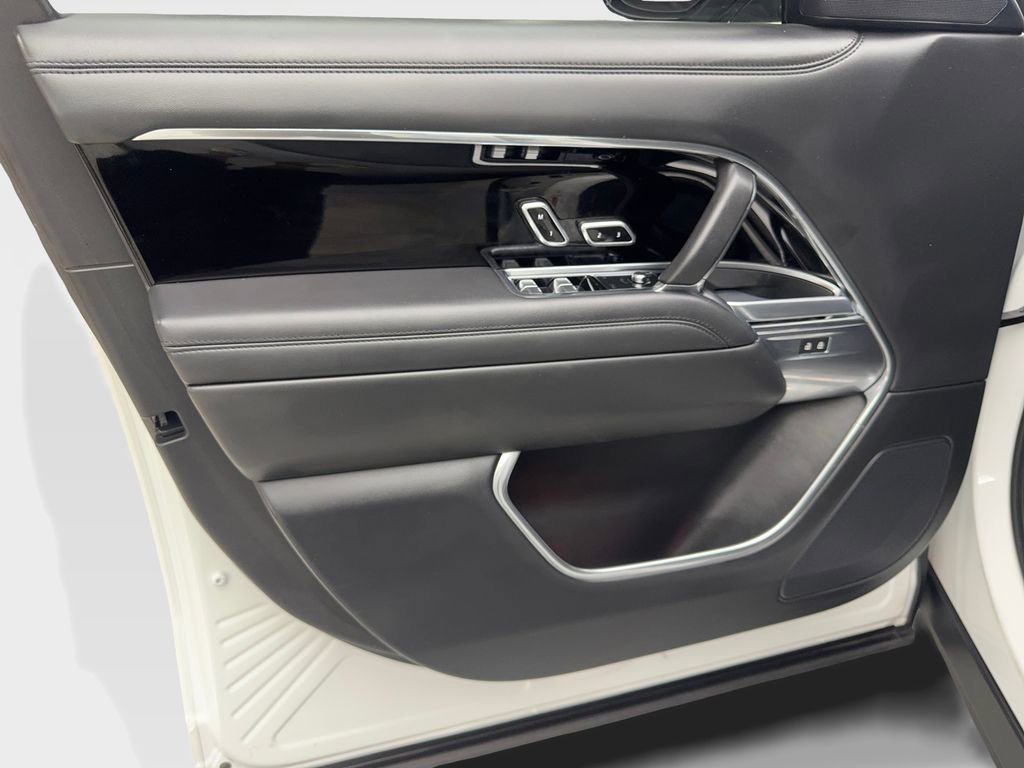 Used 2023 Land Rover Range Rover SE image 30