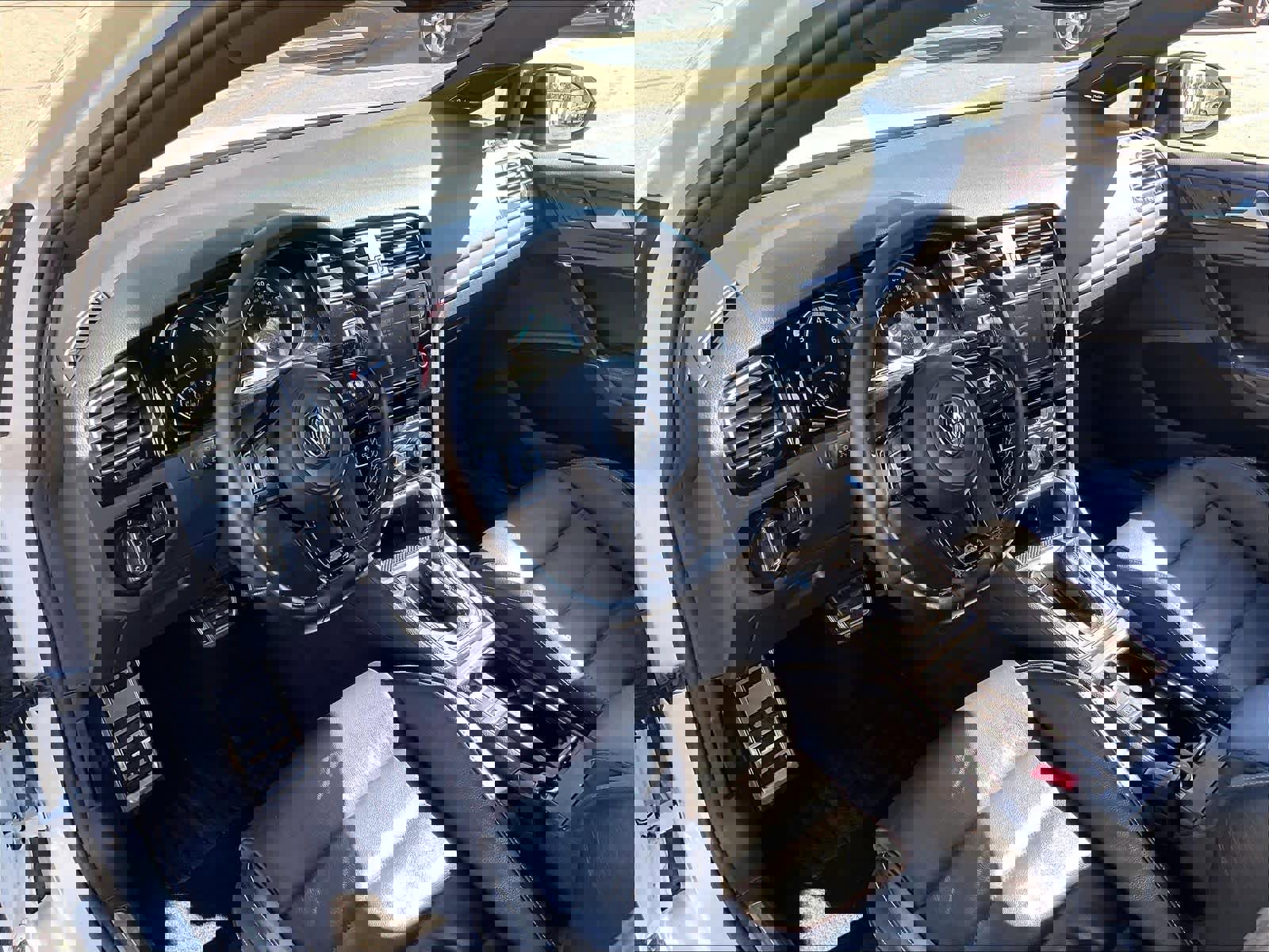 Used 2017 Volkswagen Golf R 4-Door image 15