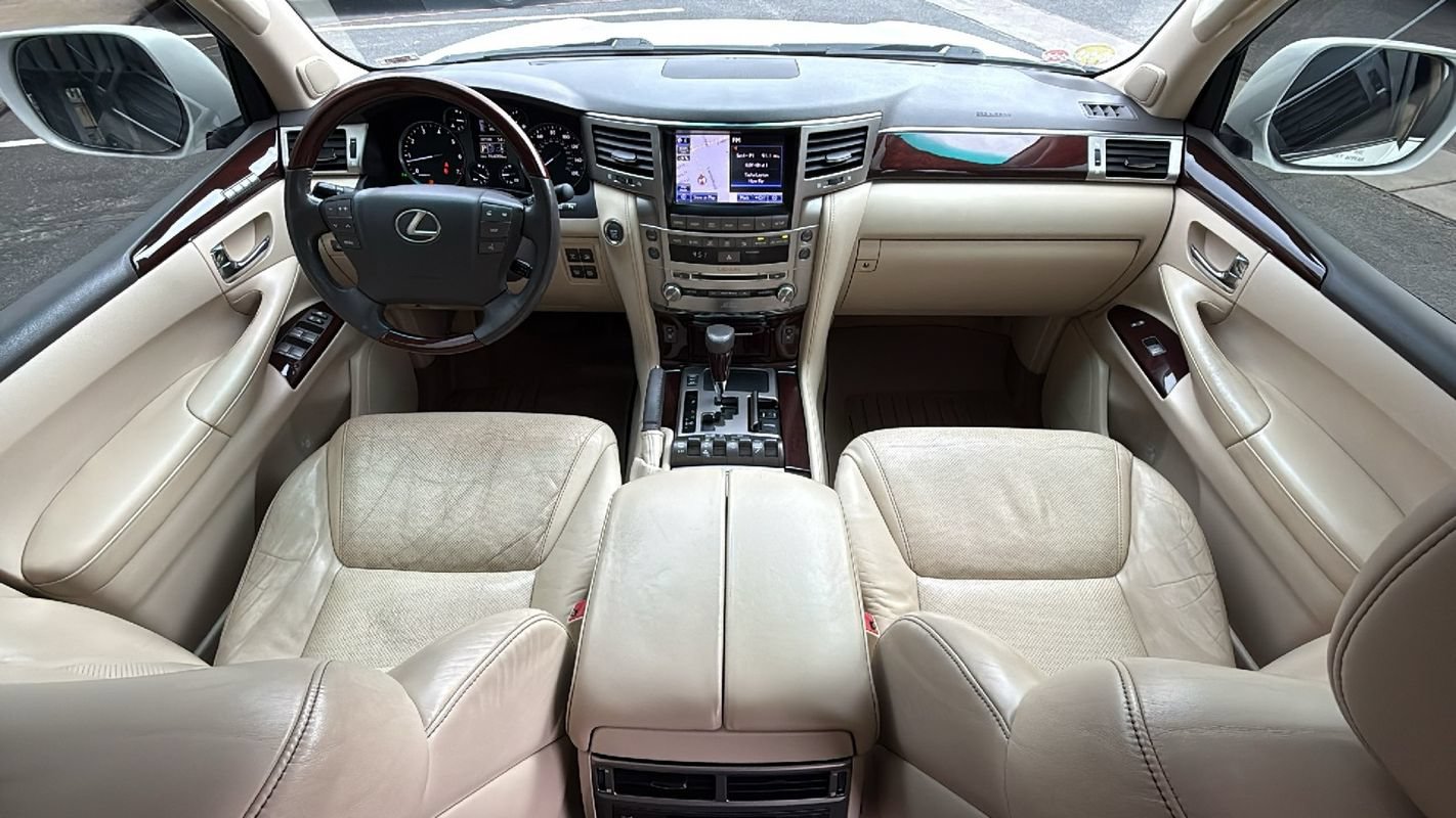 Used 2013 Lexus LX 570 4WD w/ Luxury Pkg image 20