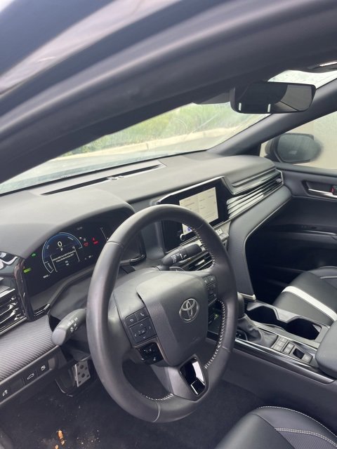 Used 2025 Toyota Camry SE image 13