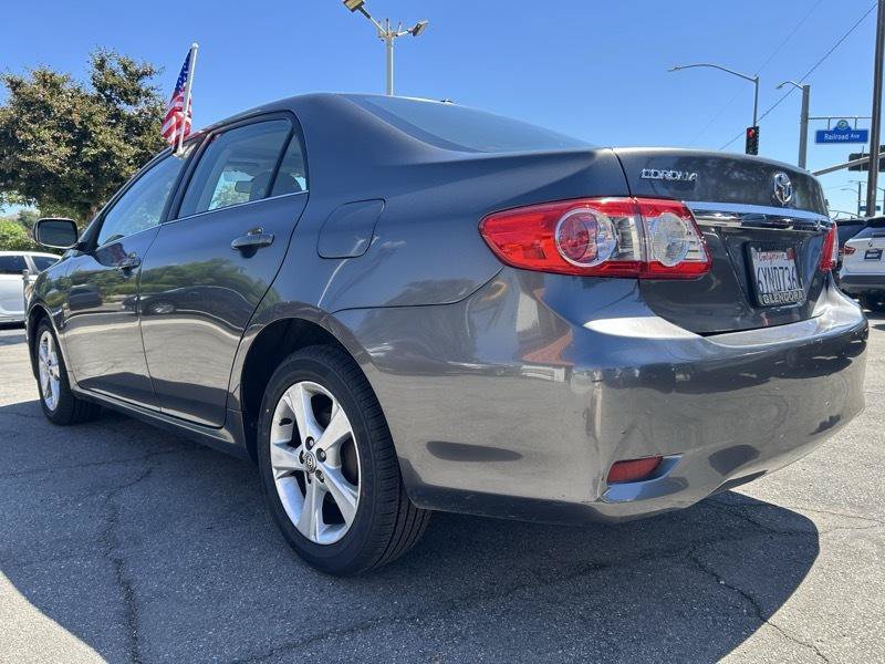 Used 2013 Toyota Corolla LE w/ Premium Pkg FWD image 5