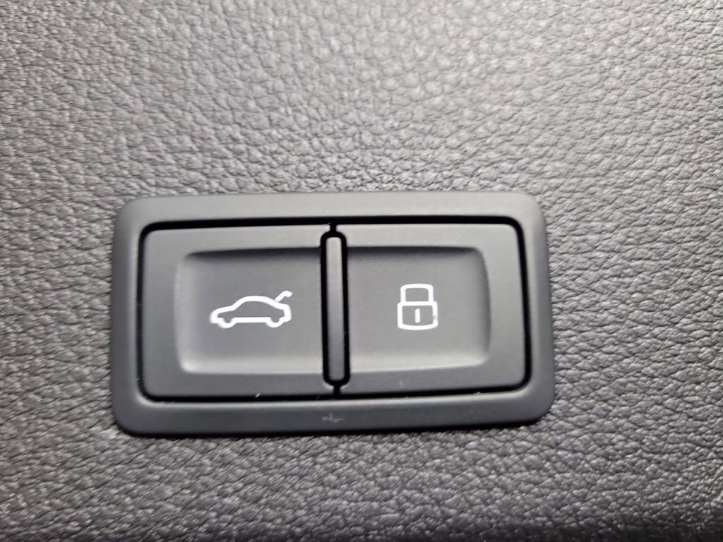 Certified 2023 Audi e-tron S Premium Plus w/ Black Optic Package AWD/4WD image 9