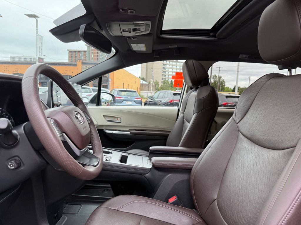 Used 2024 Toyota Sienna Platinum AWD/4WD image 14