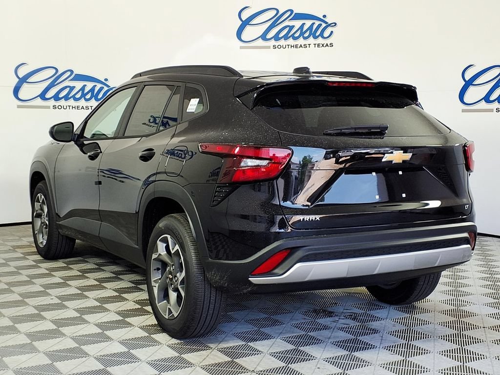 New 2026 Chevrolet Trax LT w/ LT Convenience Package FWD image 2