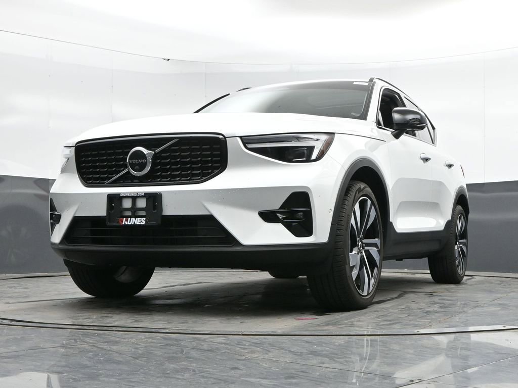 Used 2023 Volvo XC40 B5 Ultimate w/ Protection Package Premier AWD/4WD image 45