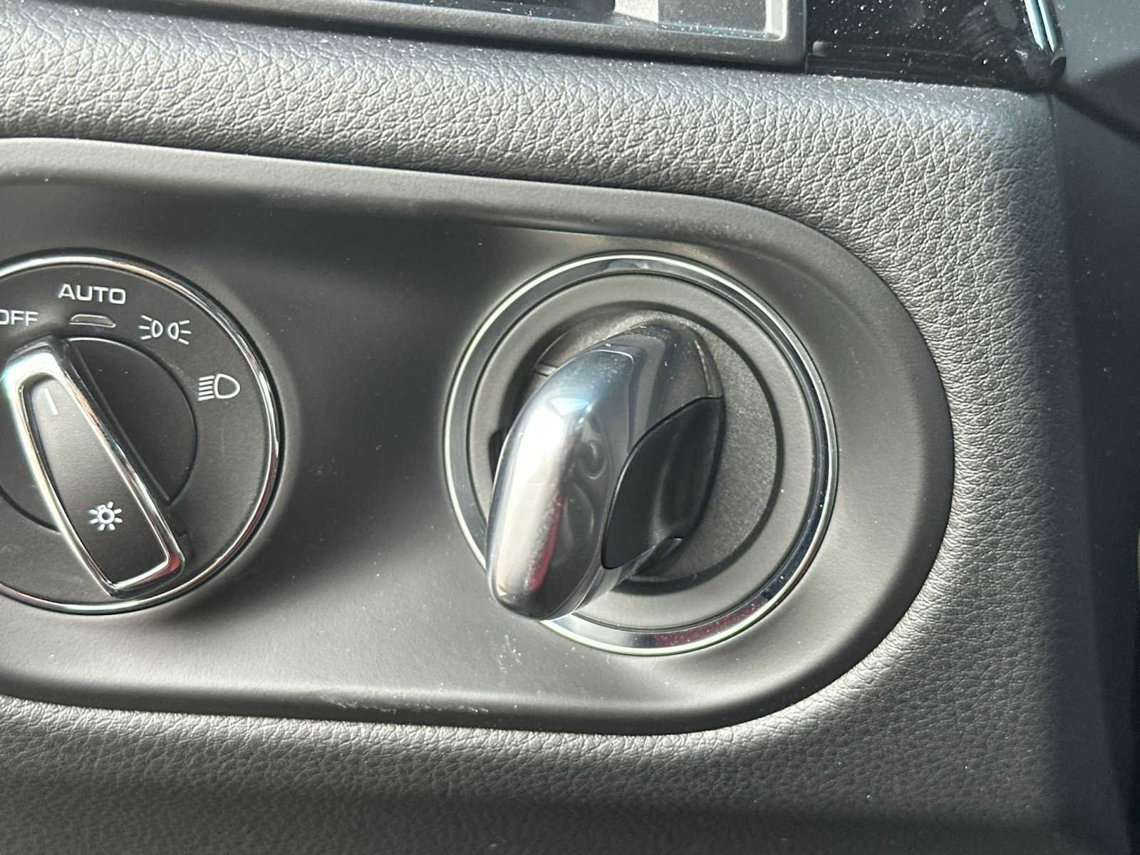 Used 2025 Porsche Macan Turbo image 23