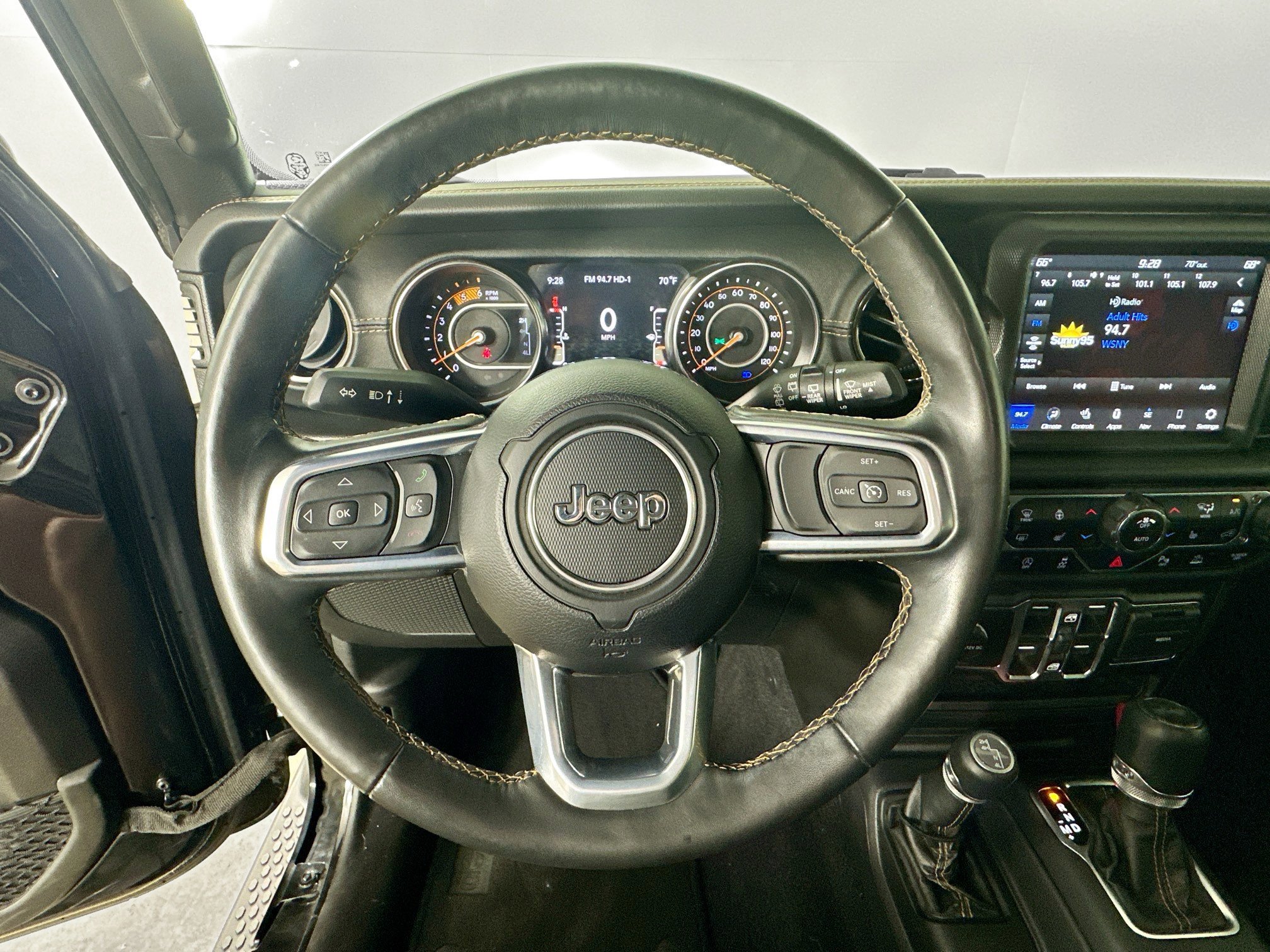 Used 2022 Jeep Wrangler Unlimited Sahara AWD/4WD image 11