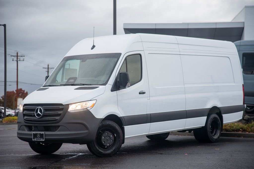 New 2025 Mercedes-Benz Sprinter 4500 video 1