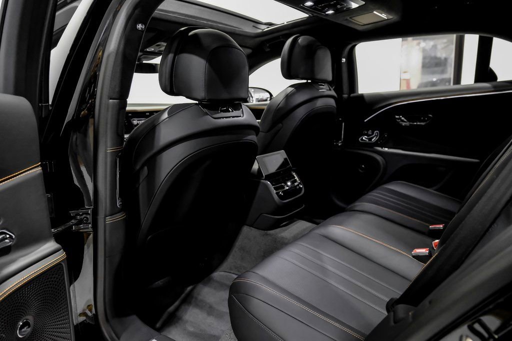 Used 2024 Bentley Flying Spur V8 image 37