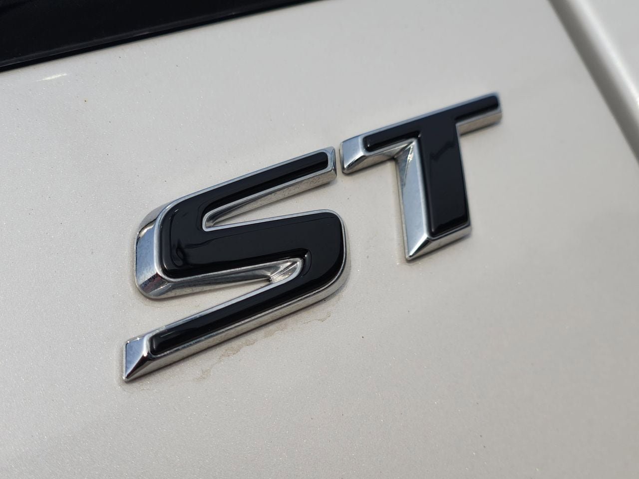 Used 2023 Buick Envision Essence w/ Sport Touring Package AWD/4WD image 10