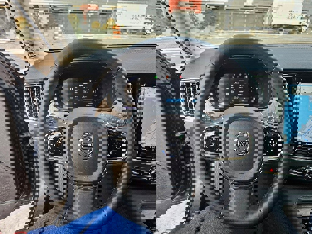 Certified 2024 Volvo V90 B6 Cross Country Plus image 21