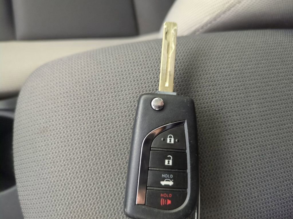 Used 2025 Toyota Corolla LE image 32