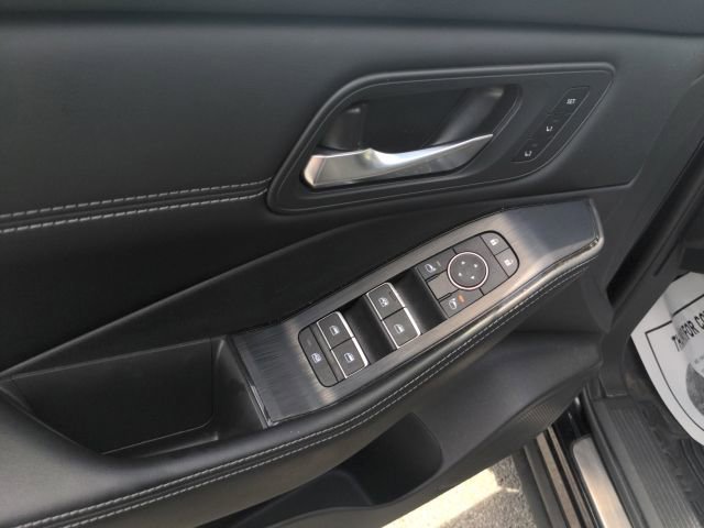 Used 2025 Nissan Rogue SL w/ Tech Package AWD/4WD image 11