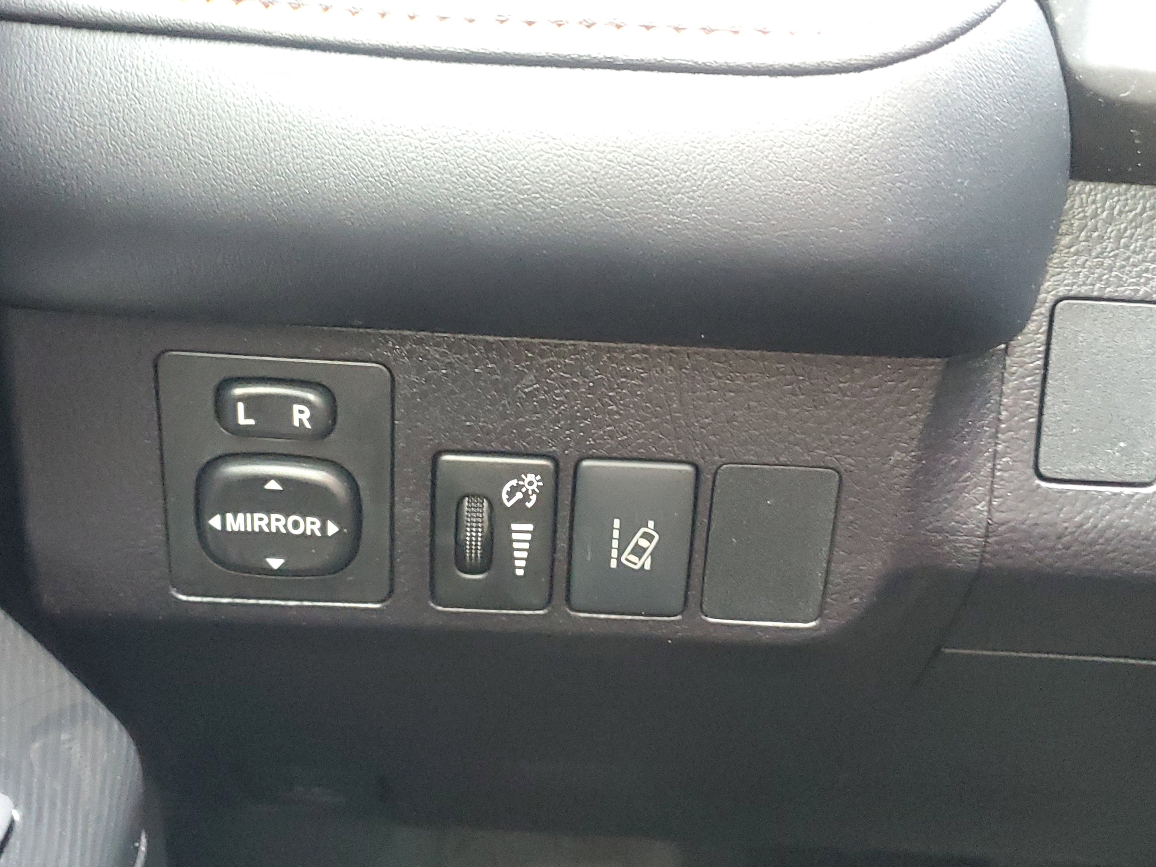 Used 2018 Toyota RAV4 SE w/ Power Extra Value Package image 22