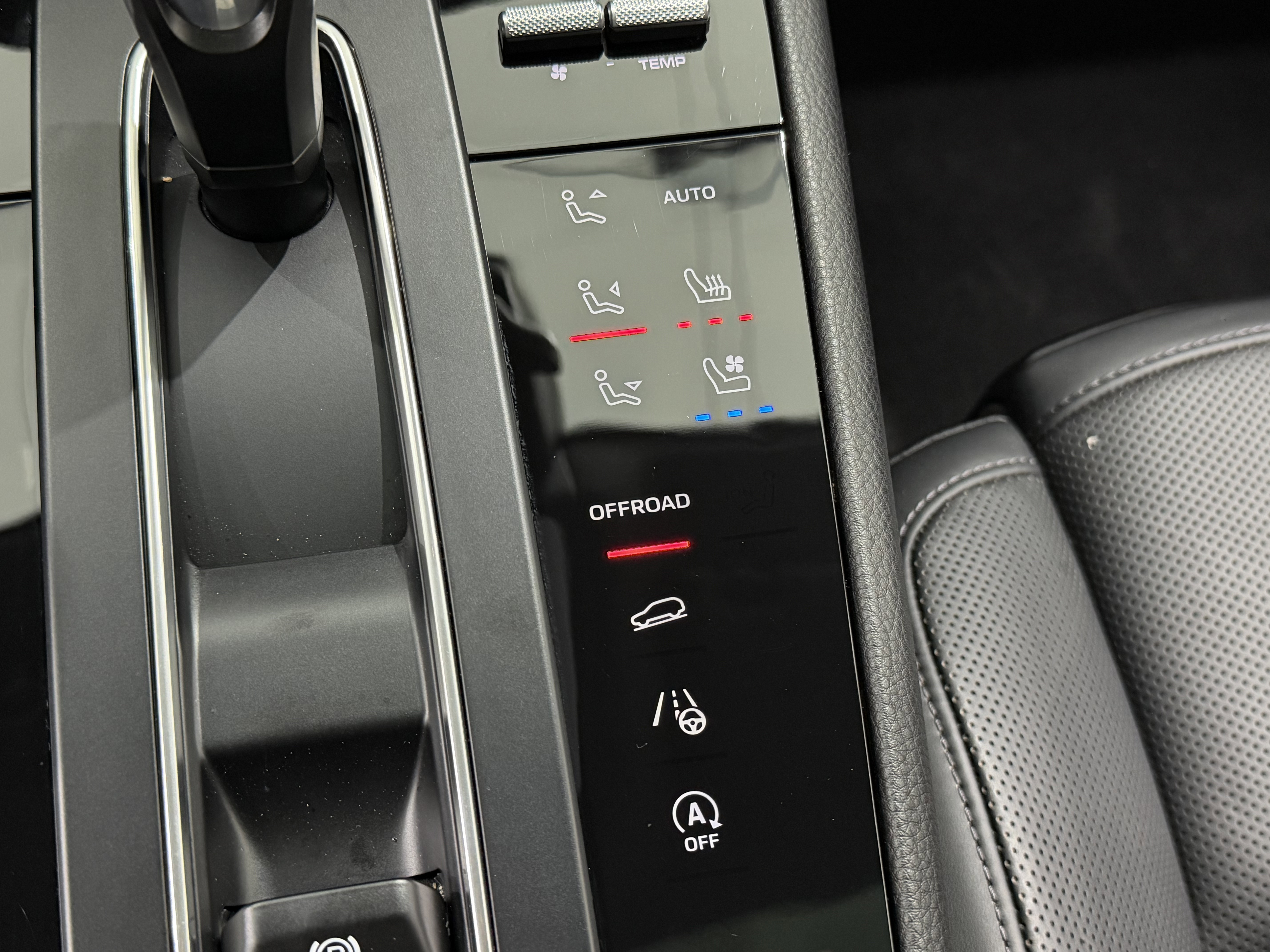 Certified 2025 Porsche Macan image 39