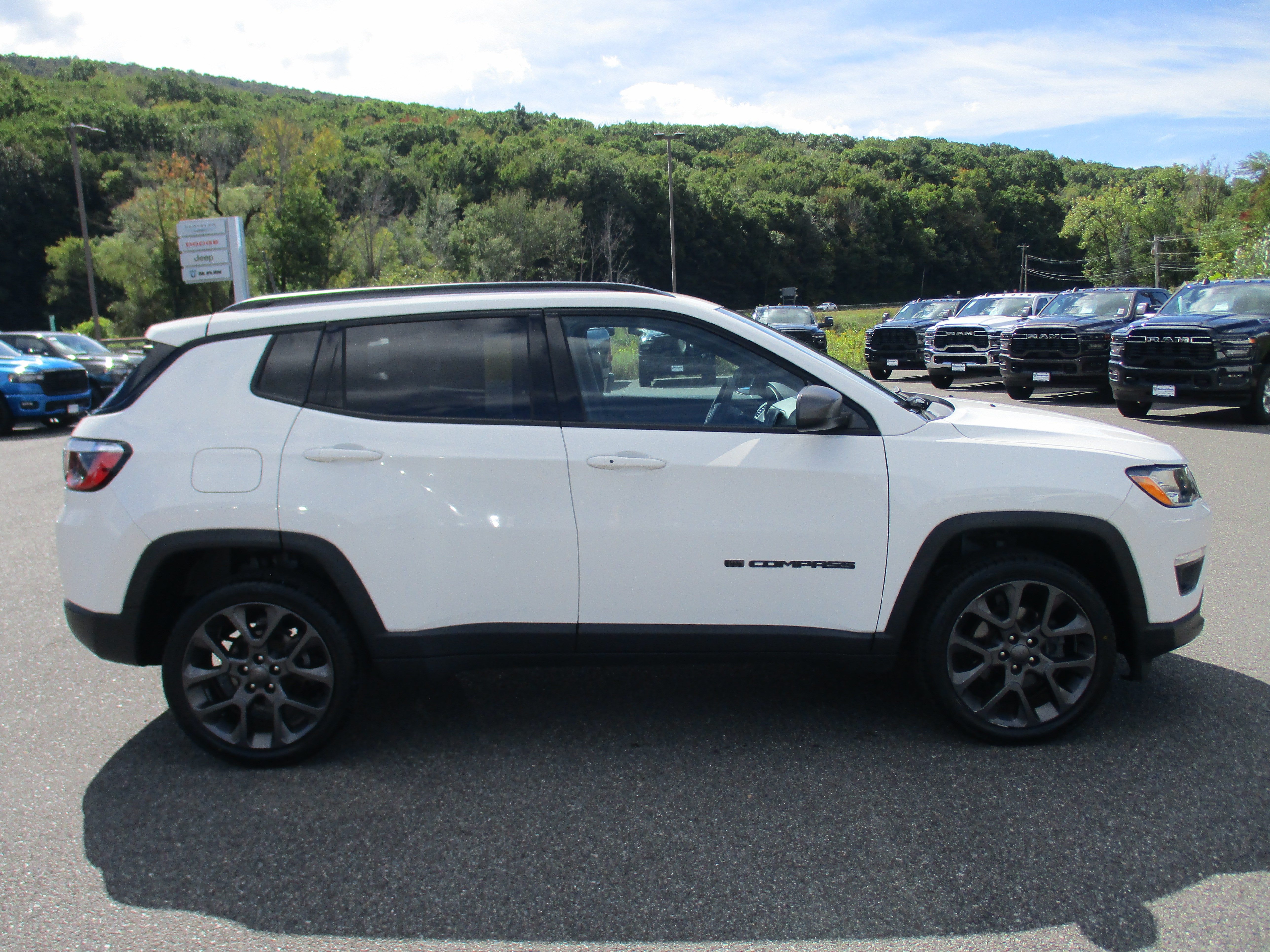Certified 2021 Jeep Compass Latitude AWD/4WD image 4