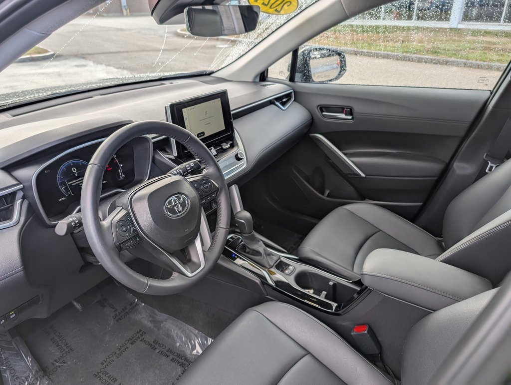 Used 2024 Toyota Corolla Cross XLE w/ Convenience Package image 18