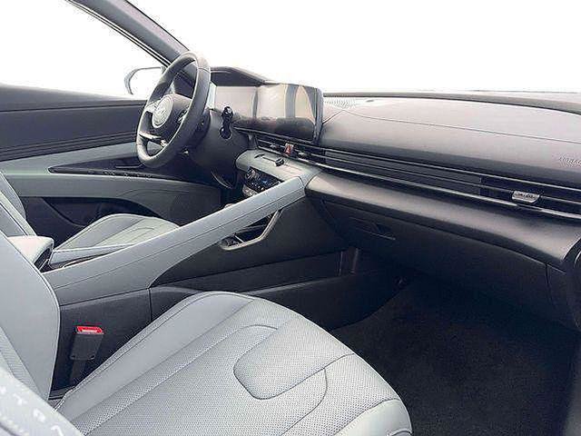 New 2026 Hyundai Elantra Limited FWD image 17