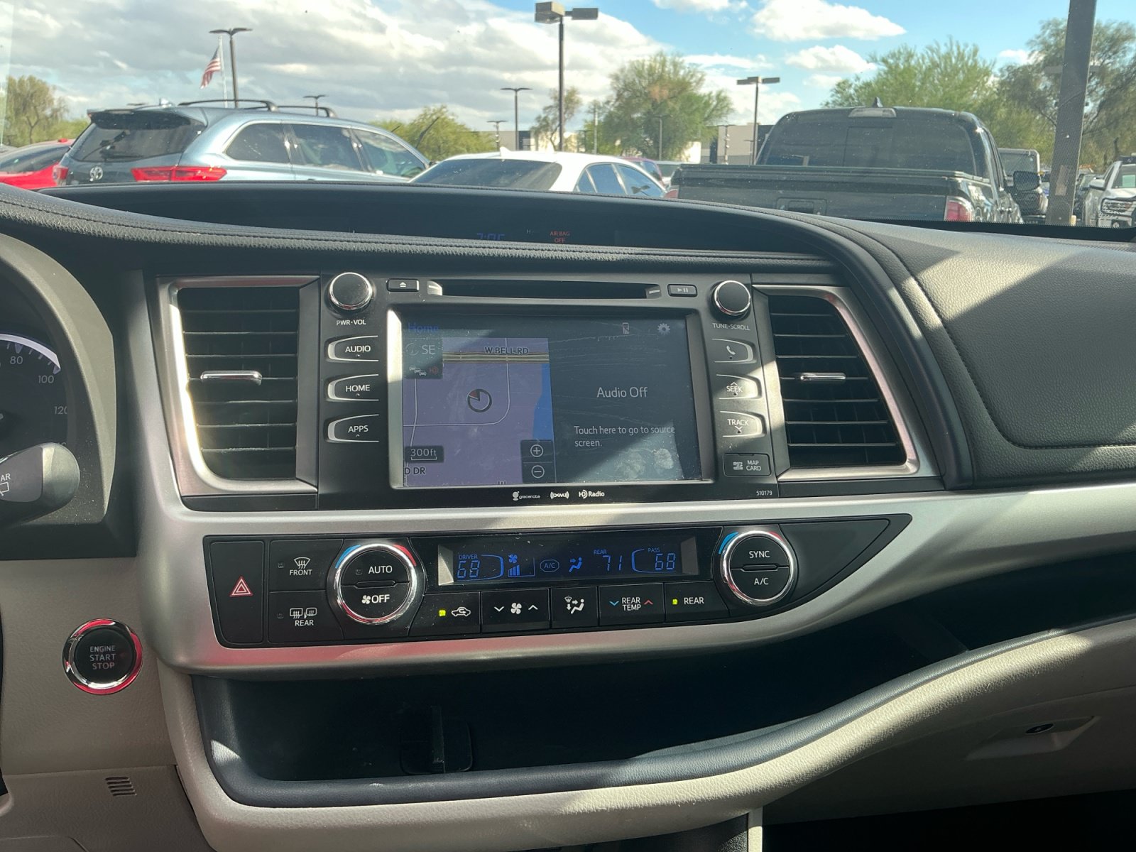 Used 2017 Toyota Highlander XLE AWD/4WD image 12