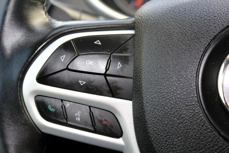 Used 2017 Jeep Cherokee Trailhawk image 26