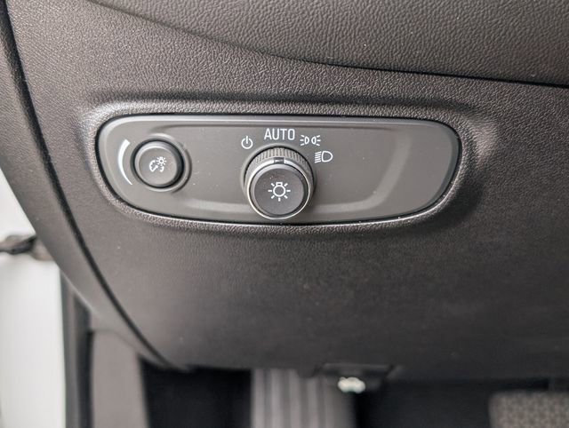 Used 2018 Chevrolet Equinox LS image 31