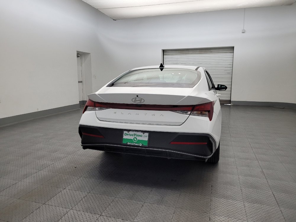 Used 2024 Hyundai Elantra SE FWD image 7