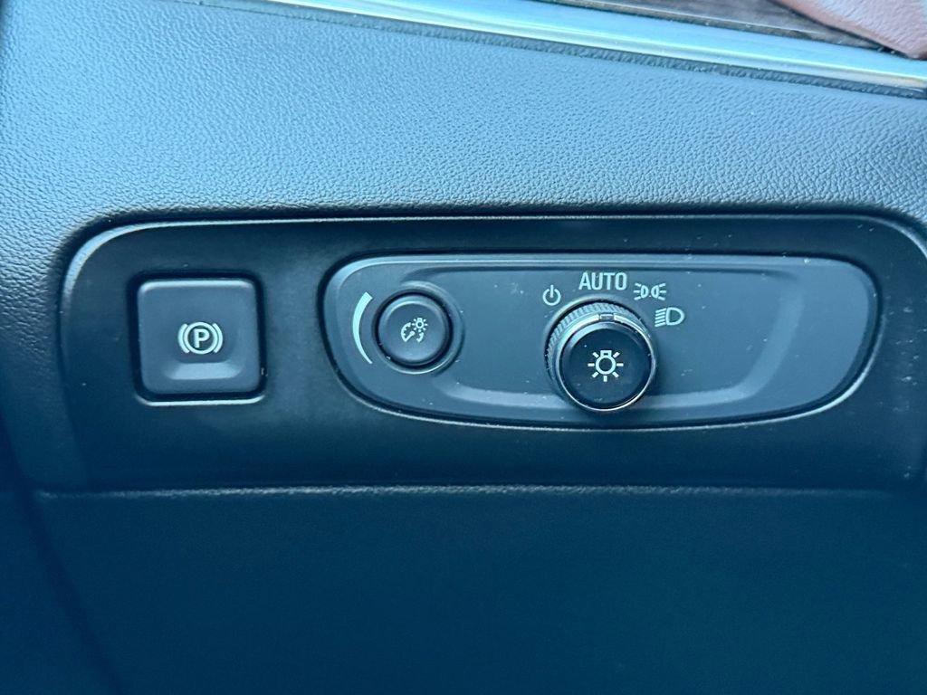 Used 2021 Buick Enclave Avenir w/ Avenir Technology Package image 18