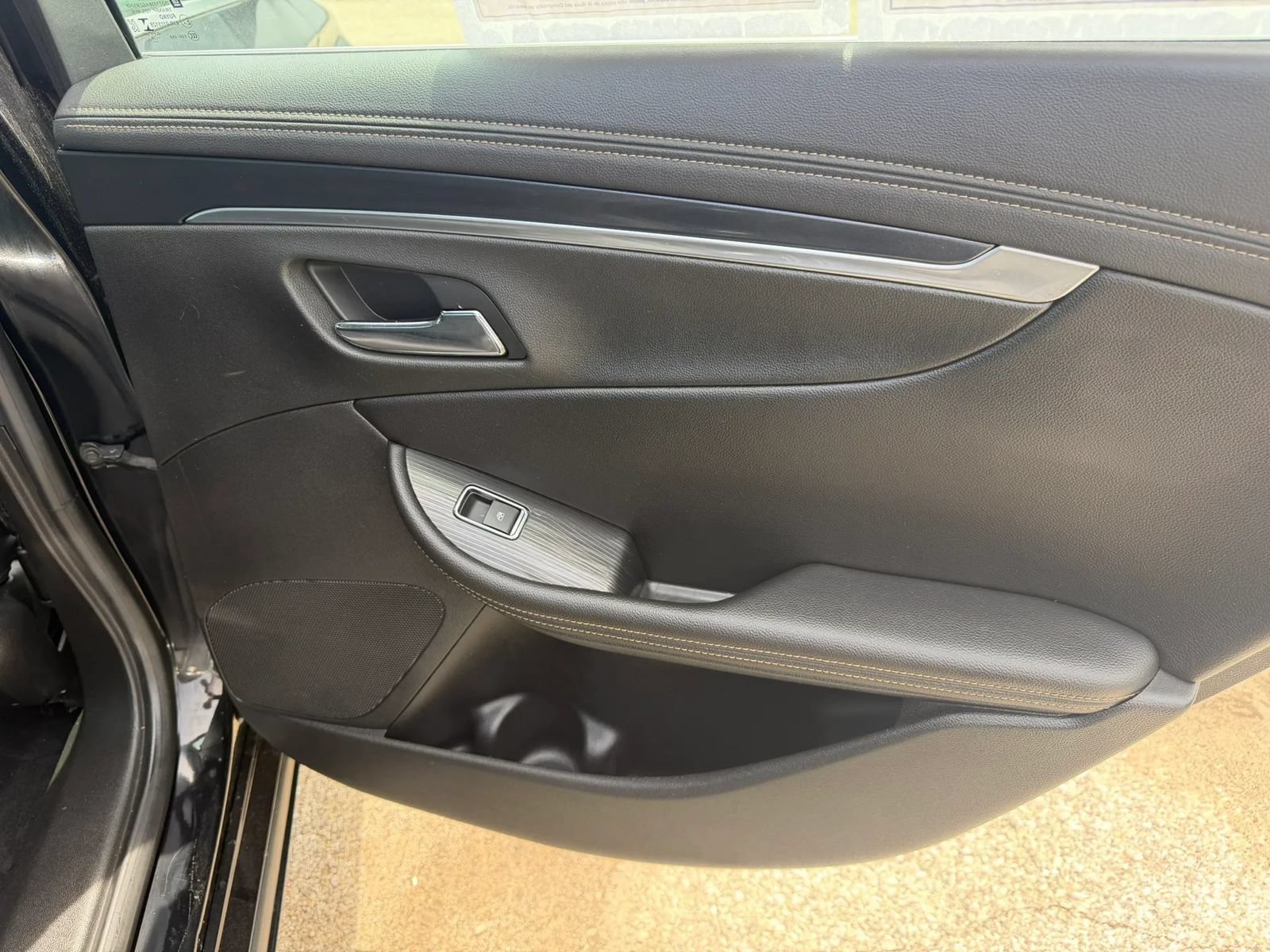 Used 2019 Chevrolet Impala LT FWD image 29
