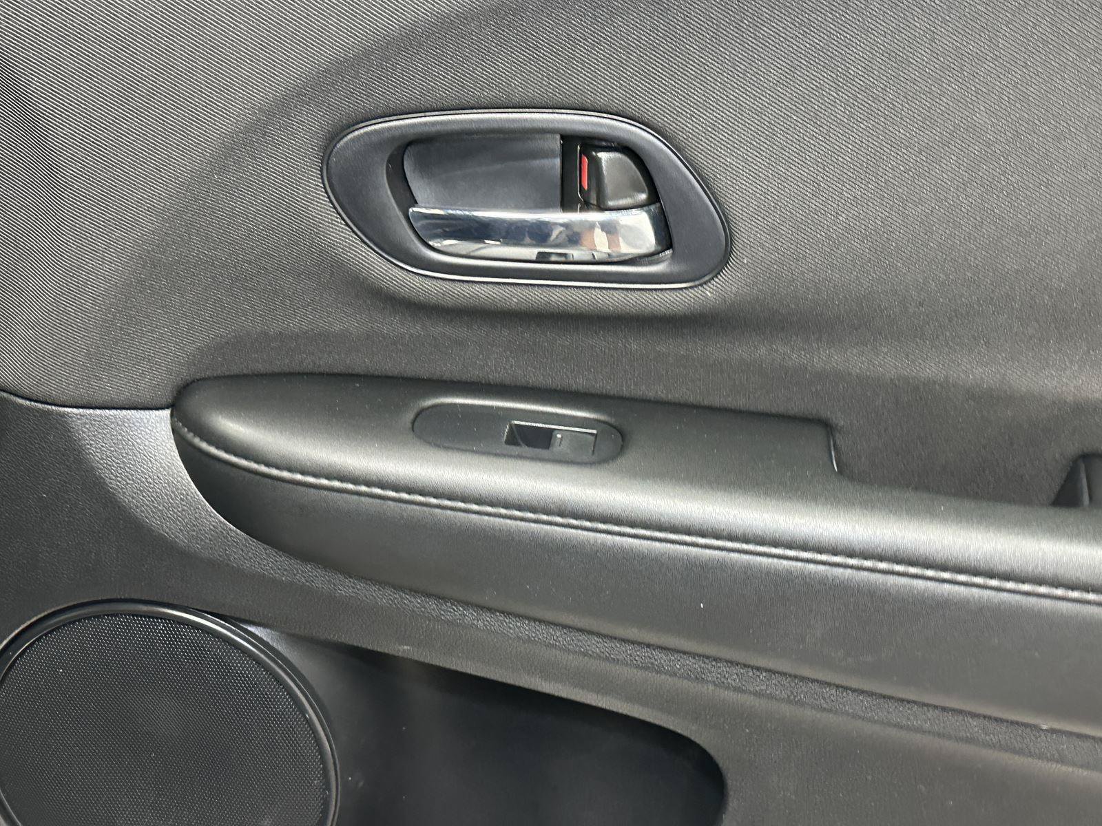 Certified 2022 Honda HR-V LX image 37