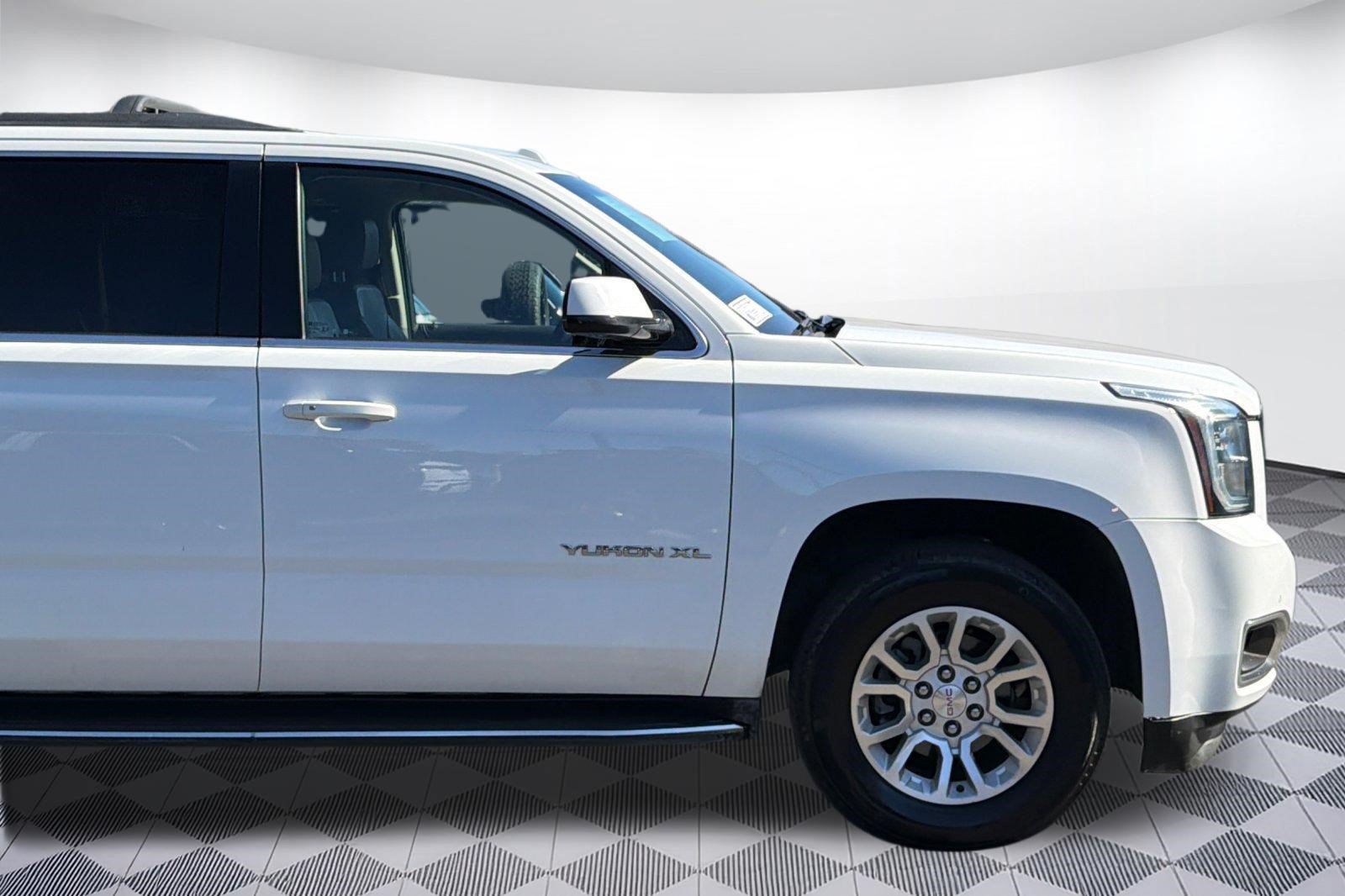 Used 2018 GMC Yukon XL SLT AWD/4WD image 35