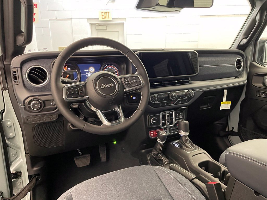 New 2026 Jeep Wrangler Unlimited Rubicon w/ Rockslide Package AWD/4WD image 10