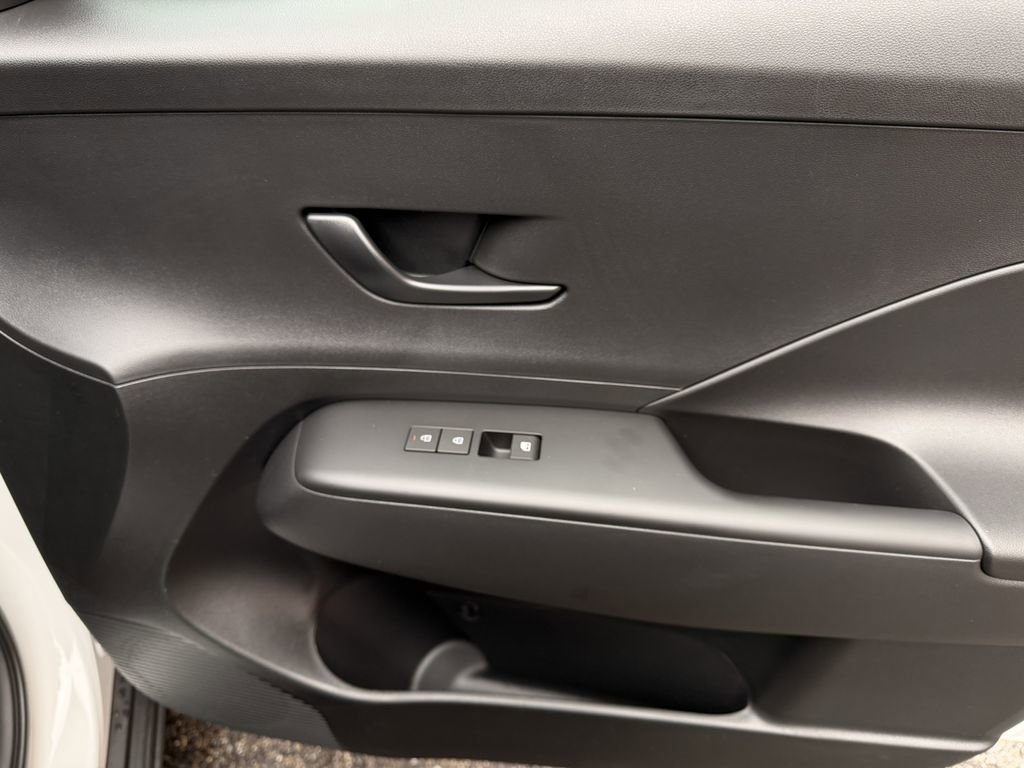 New 2026 Hyundai Kona SE image 28