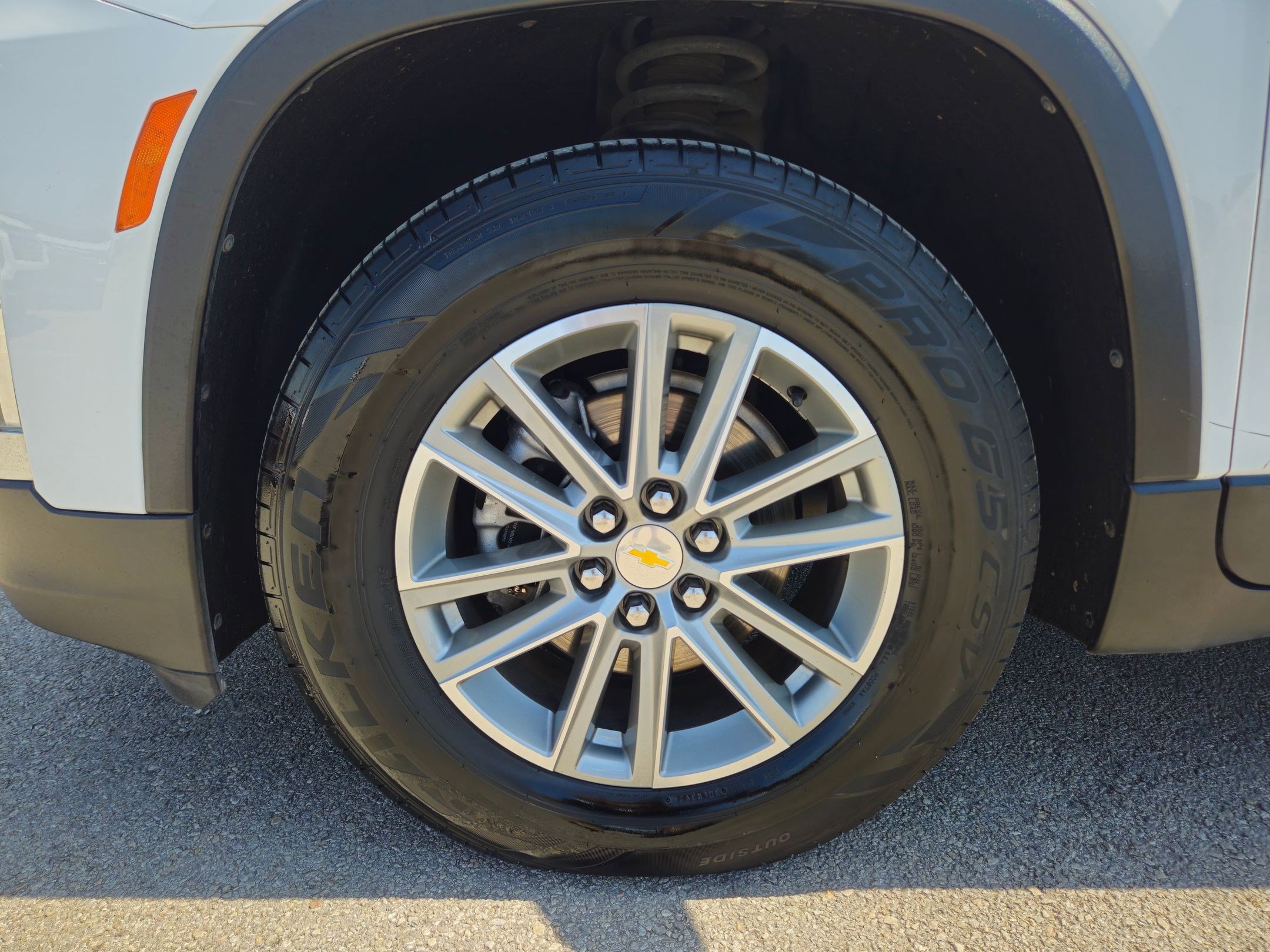 Used 2023 Chevrolet Traverse LT image 28