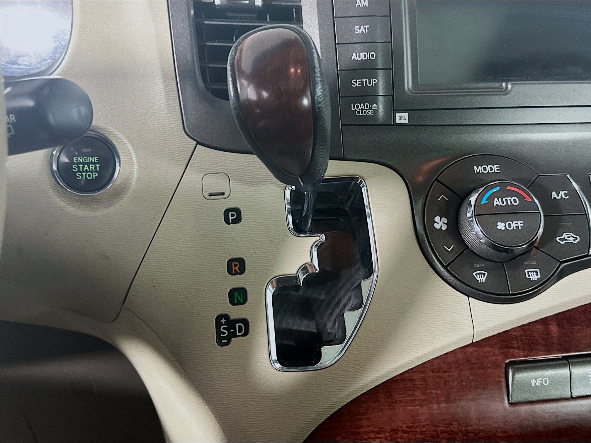 Used 2011 Toyota Sienna Limited w/ Premium Pkg FWD image 24