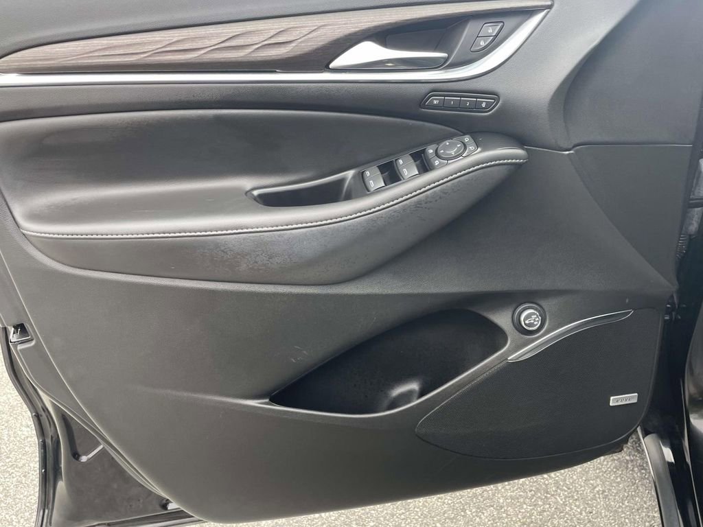 Used 2023 Buick Enclave Avenir w/ Avenir Technology Package image 14