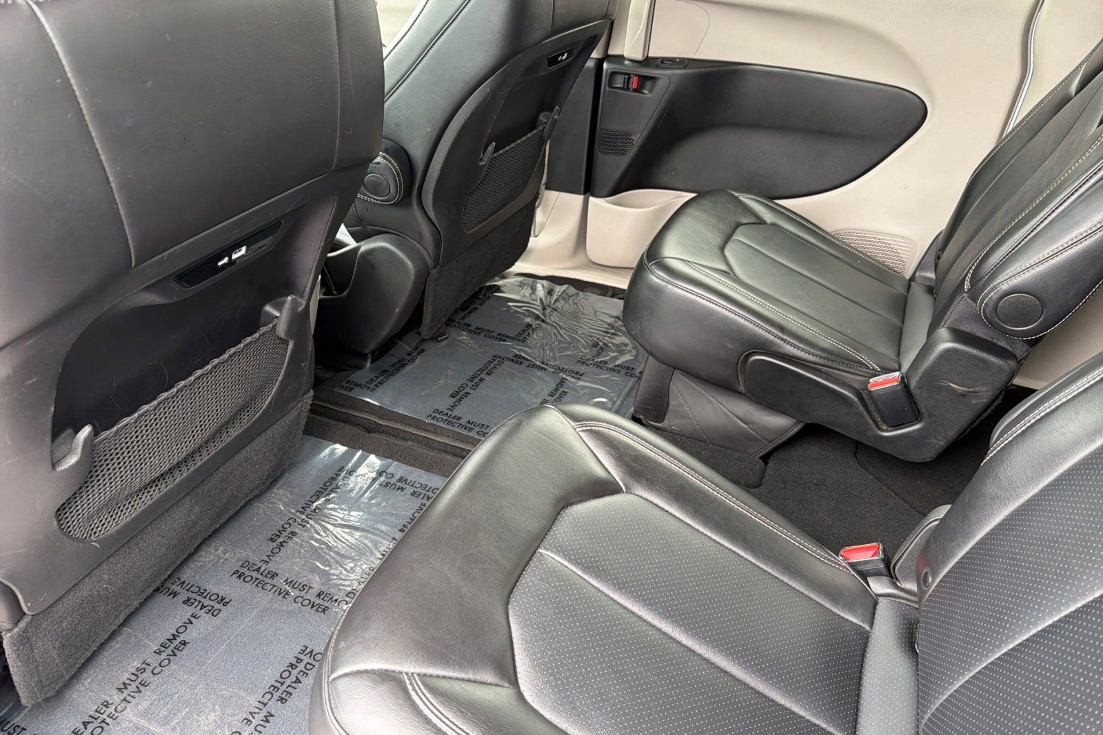 Used 2024 Chrysler Pacifica Touring-L image 8