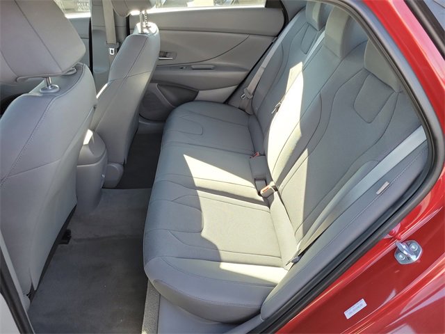 Used 2025 Hyundai Elantra SE image 21