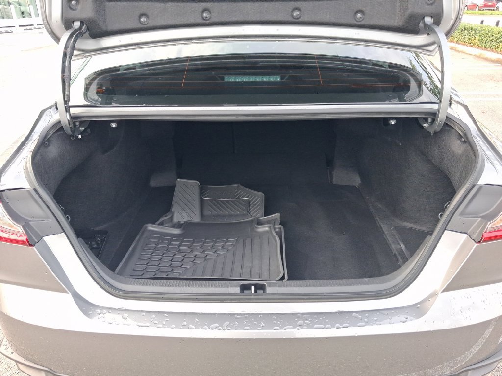 Used 2025 Toyota Camry SE FWD image 12