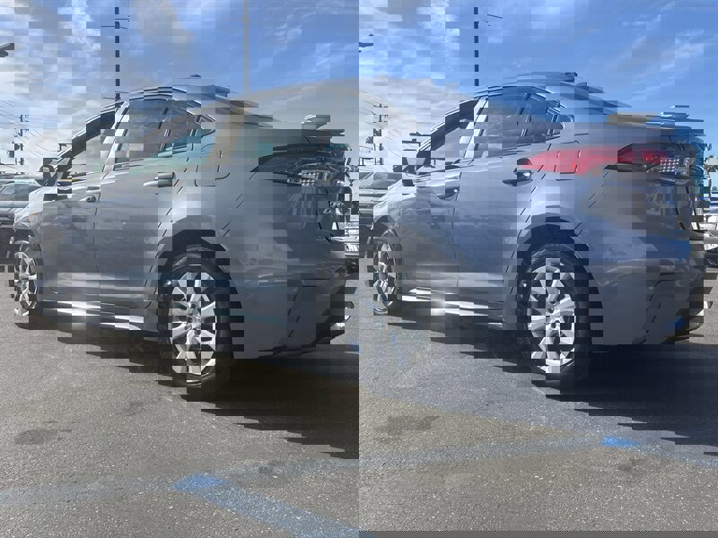 Used 2022 Toyota Corolla LE image 4