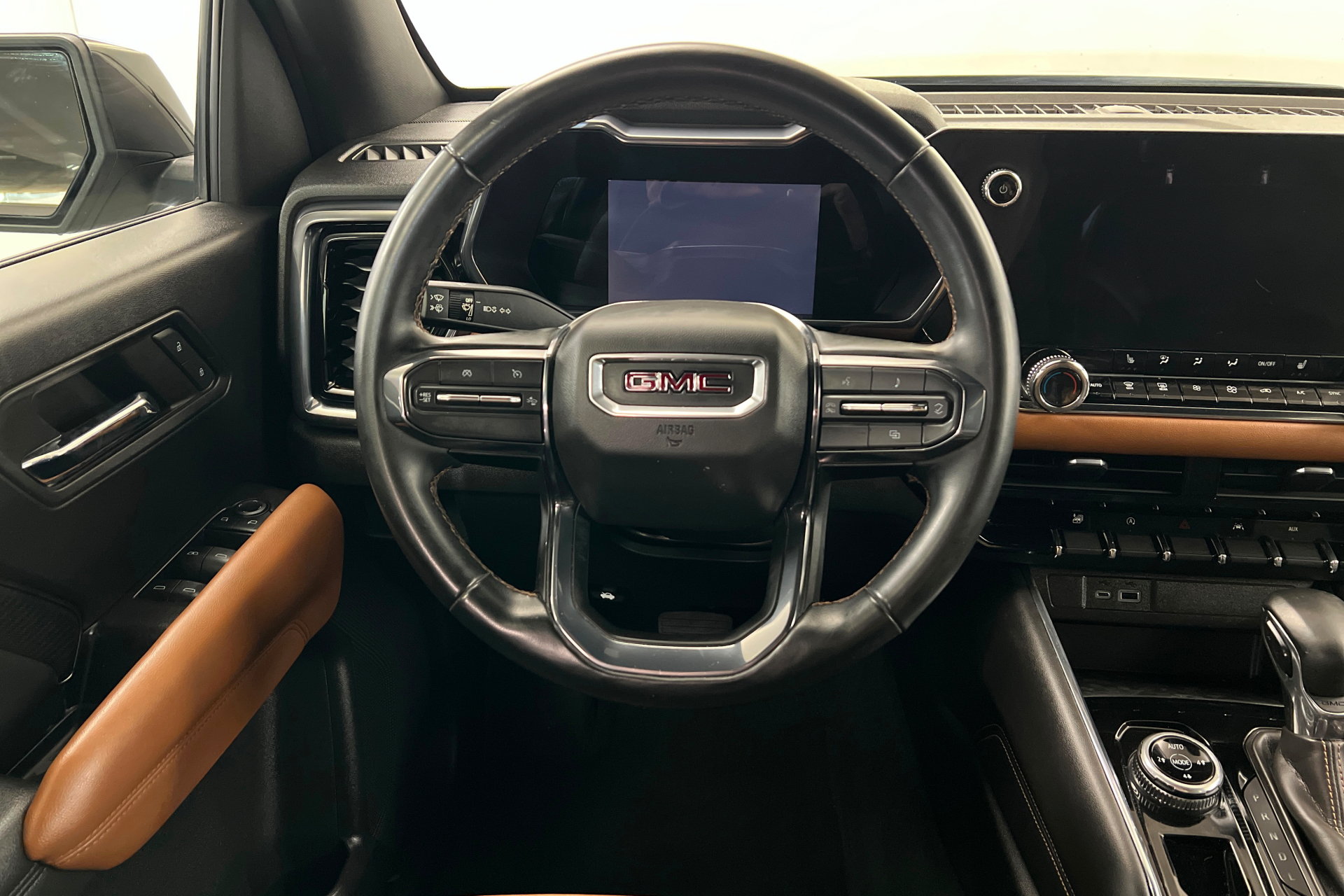 Used 2023 GMC Canyon AT4 w/ Canyon Safety Plus Package AWD/4WD image 13