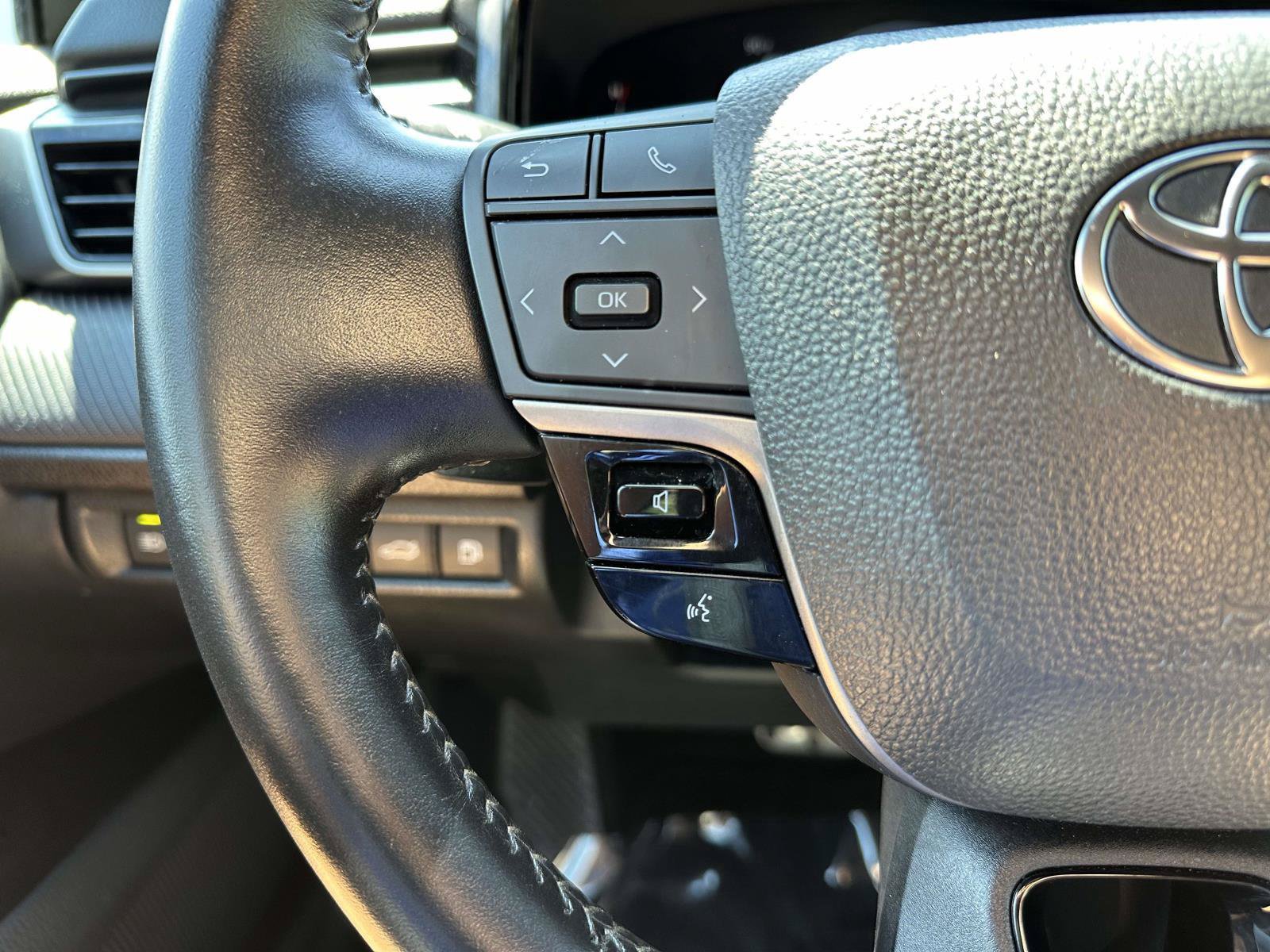 Used 2025 Toyota Camry SE FWD image 12