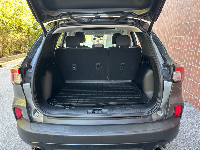 Used 2022 Ford Escape SE w/ SE Sport Appearance Package image 33