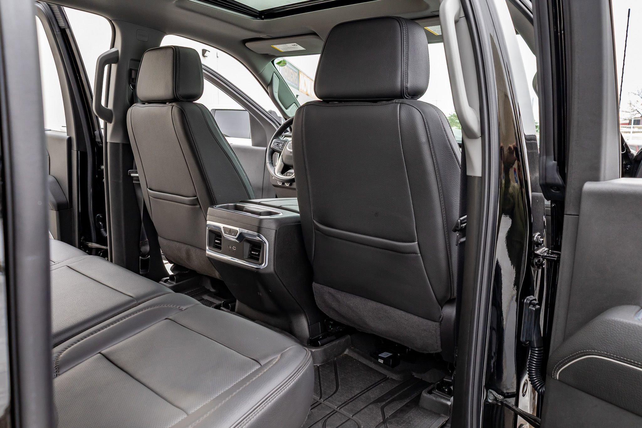 Used 2024 GMC Sierra 2500 Denali w/ Technology Package image 32