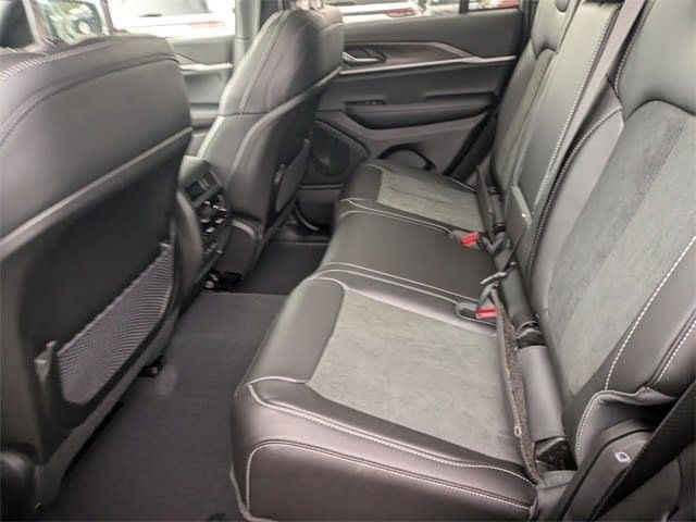 New 2026 Jeep Grand Cherokee Altitude AWD/4WD image 22