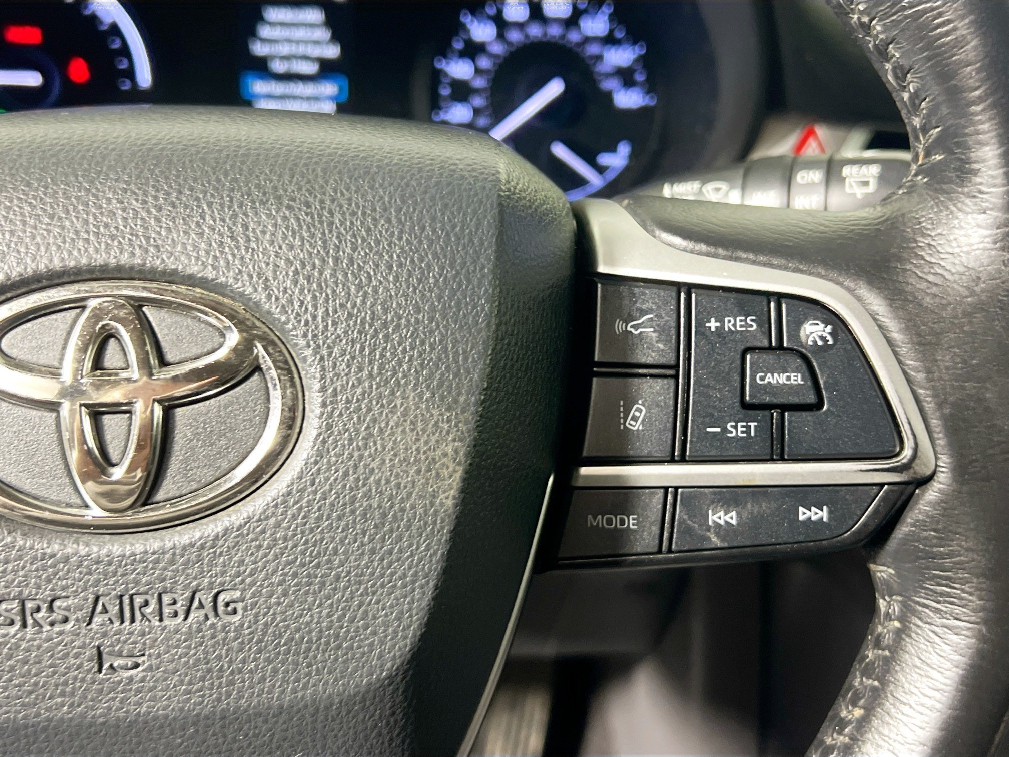 Used 2022 Toyota Sienna XLE FWD image 19